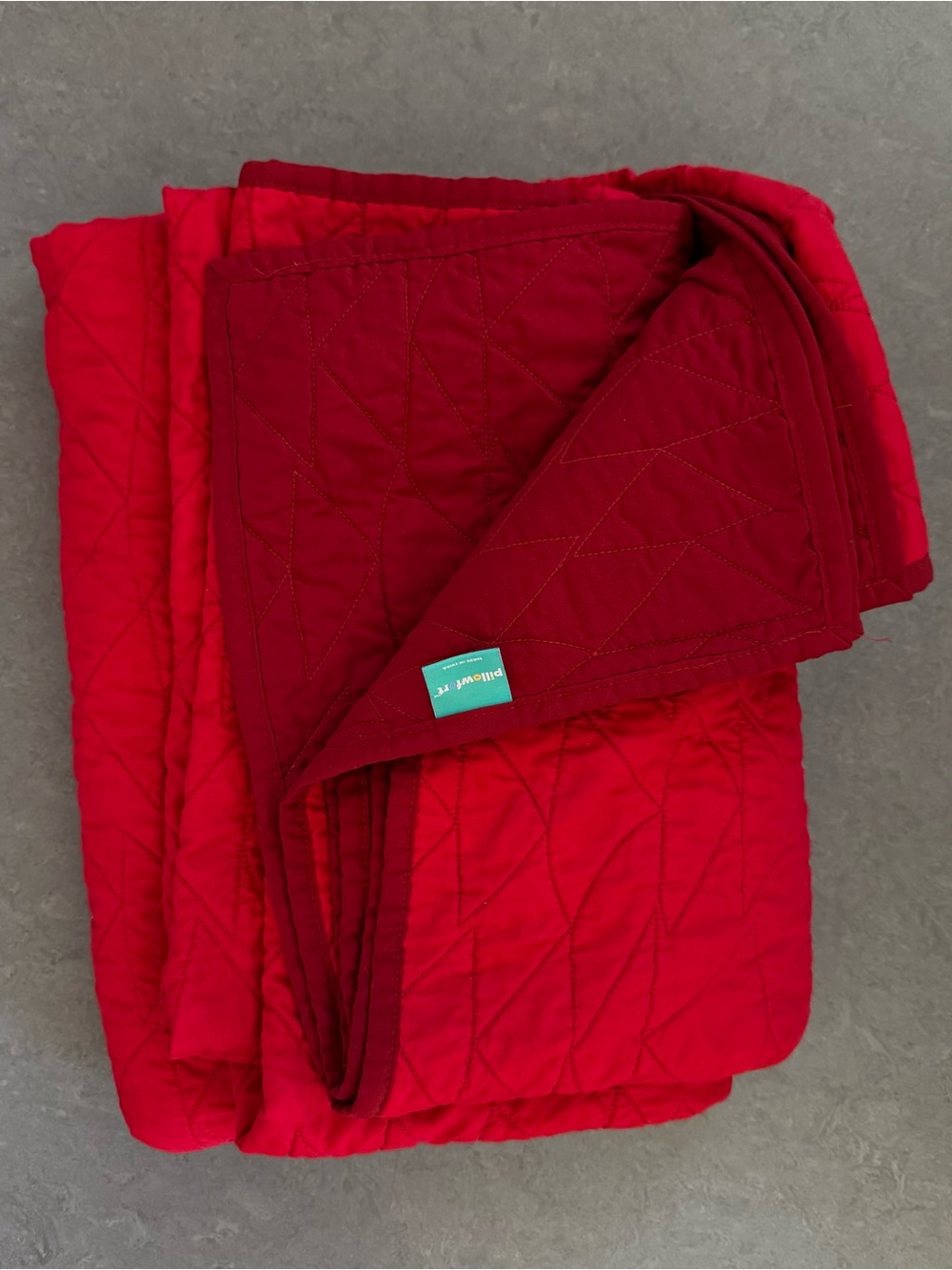 EUC All-Cotton Pillowfort Triangle Stitch Quilt + Pillowcase - Red/Burgundy Twin